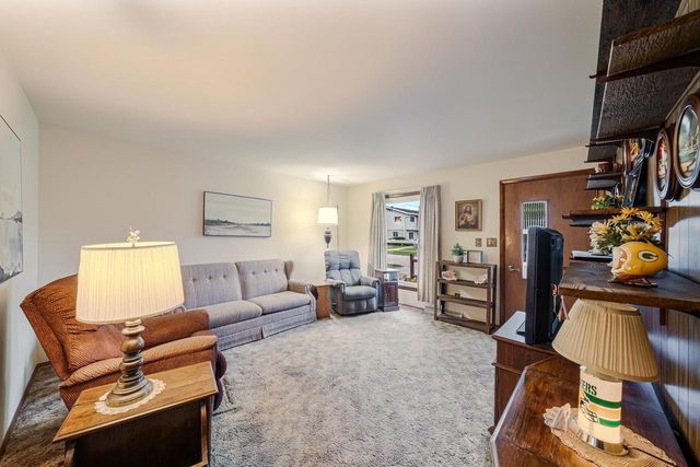 2124 S FOUNTAIN AVENUE, Appleton, WI 54915