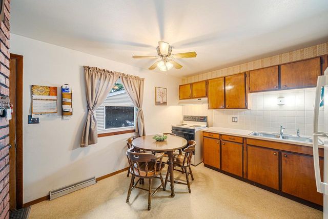2124 S FOUNTAIN AVENUE, Appleton, WI 54915