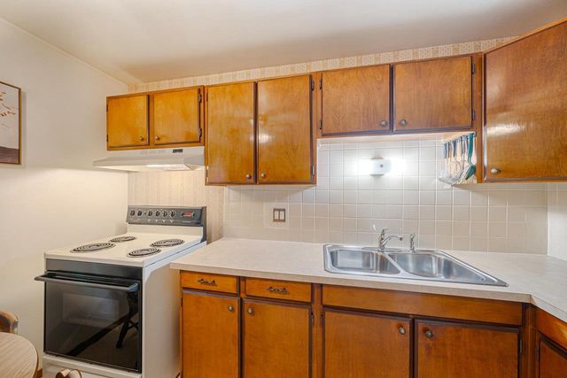 2124 S FOUNTAIN AVENUE, Appleton, WI 54915