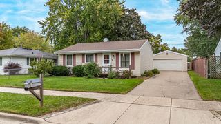 2124 S FOUNTAIN AVENUE, Appleton, WI 54915