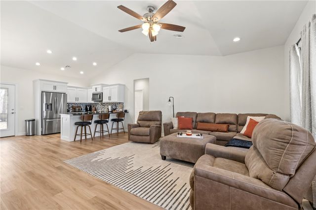 165 Crossroads Drive, Kansas, OK 74347