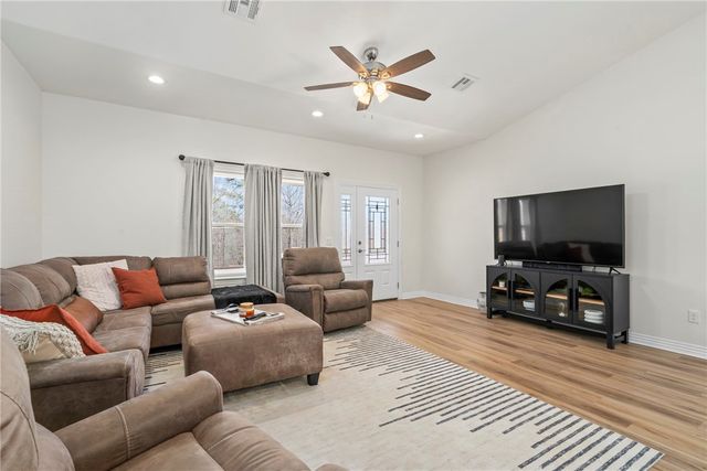 165 Crossroads Drive, Kansas, OK 74347