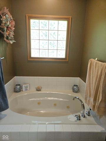 1755 Walnut Trace, Greenfield, IN 46140