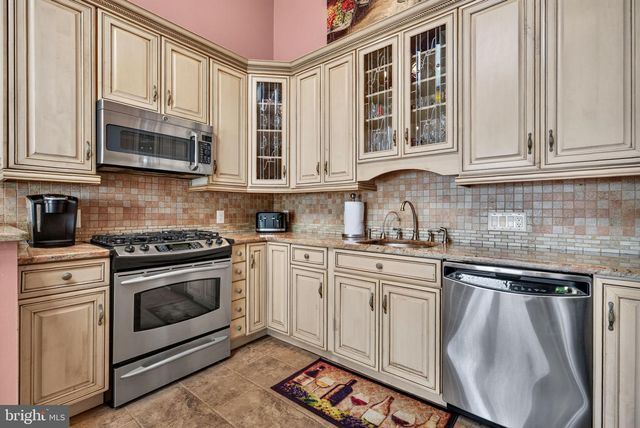 207 SANDRINGHAM RD, Cherry Hill, NJ 08003