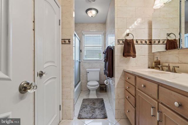 207 SANDRINGHAM RD, Cherry Hill, NJ 08003