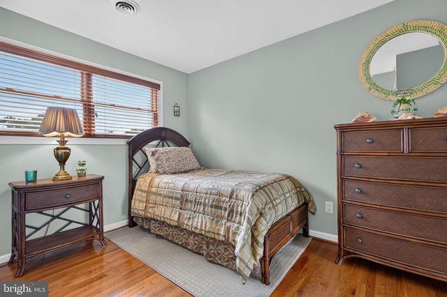 207 SANDRINGHAM RD, Cherry Hill, NJ 08003