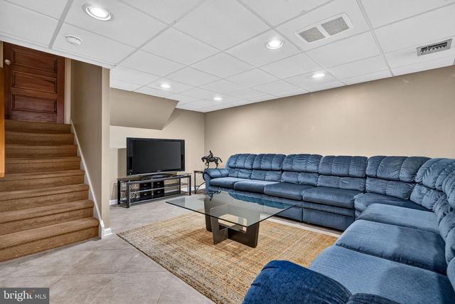 207 SANDRINGHAM RD, Cherry Hill, NJ 08003