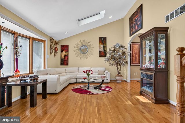 207 SANDRINGHAM RD, Cherry Hill, NJ 08003