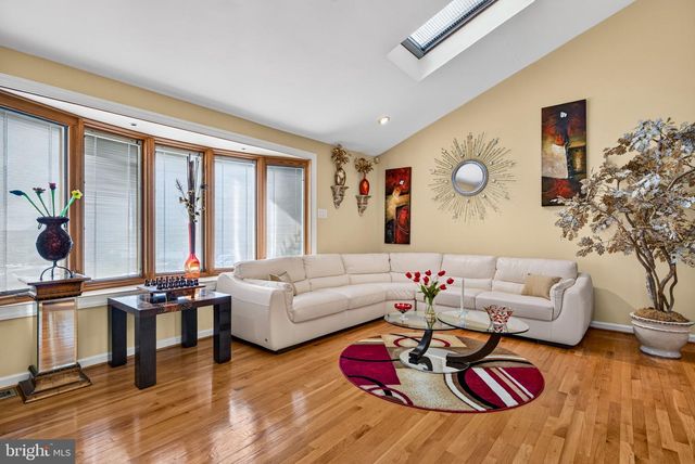207 SANDRINGHAM RD, Cherry Hill, NJ 08003