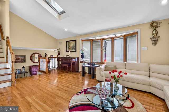 207 SANDRINGHAM RD, Cherry Hill, NJ 08003