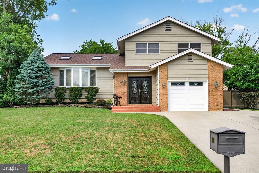 207 SANDRINGHAM RD, Cherry Hill, NJ 08003