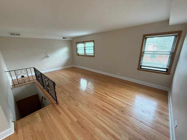 6304 N Cicero Avenue 2, Chicago, IL 60646