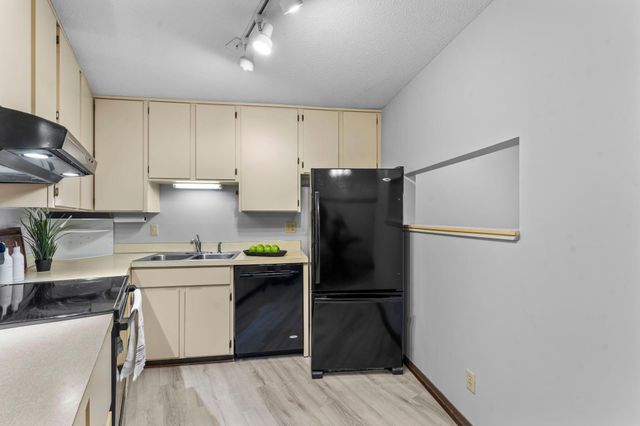 2485 Canabury Drive 212, Little Canada, MN 55117