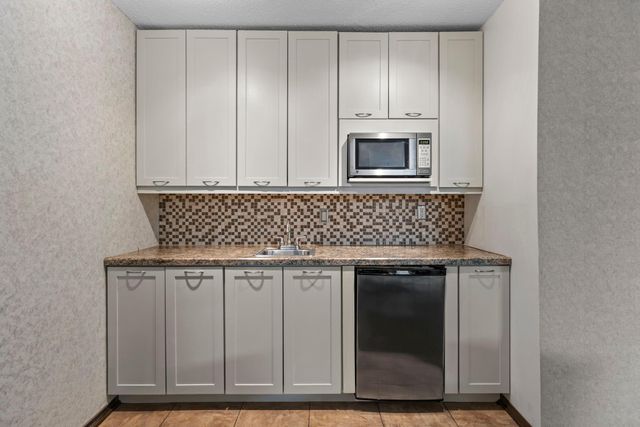 2485 Canabury Drive 212, Little Canada, MN 55117