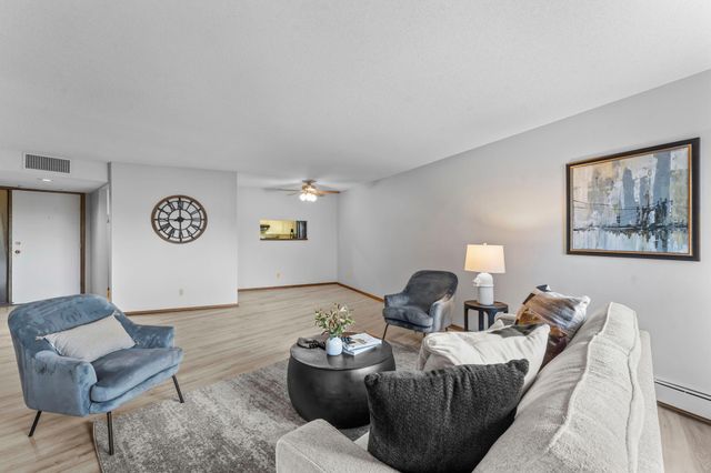 2485 Canabury Drive 212, Little Canada, MN 55117