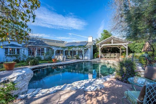 5504 Donna Avenue, Tarzana, CA 91356