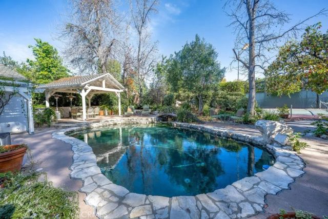 5504 Donna Avenue, Tarzana, CA 91356