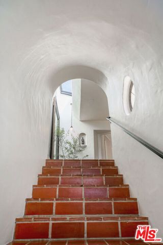 3351 N Knoll Drive, Los Angeles, CA 90068