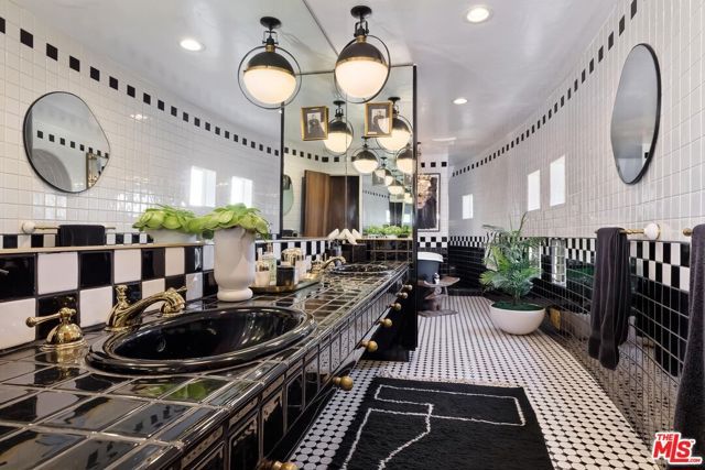 3351 N Knoll Drive, Los Angeles, CA 90068