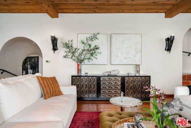 3351 N Knoll Drive, Los Angeles, CA 90068