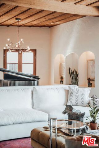 3351 N Knoll Drive, Los Angeles, CA 90068