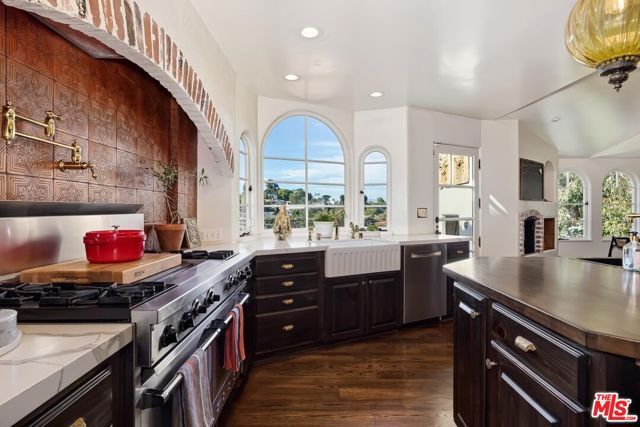 3351 N Knoll Drive, Los Angeles, CA 90068
