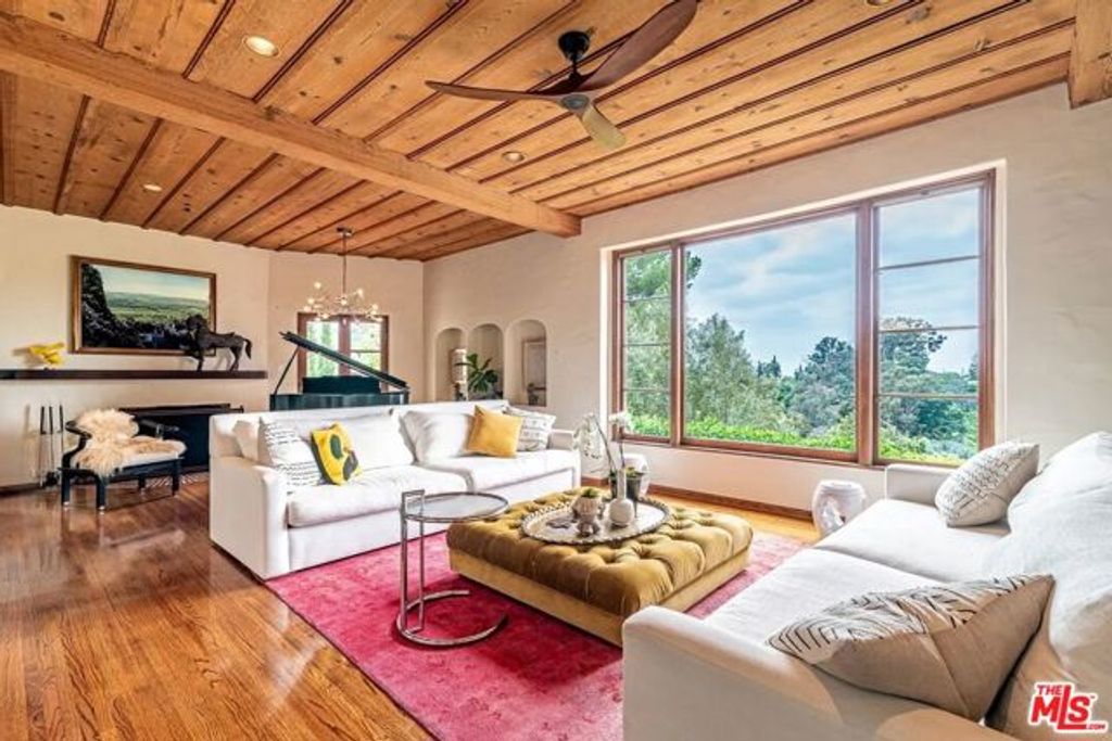 3351 N Knoll Drive, Los Angeles, CA 90068