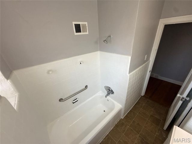 8841 Jennings Station Road, Jennings, MO 63136