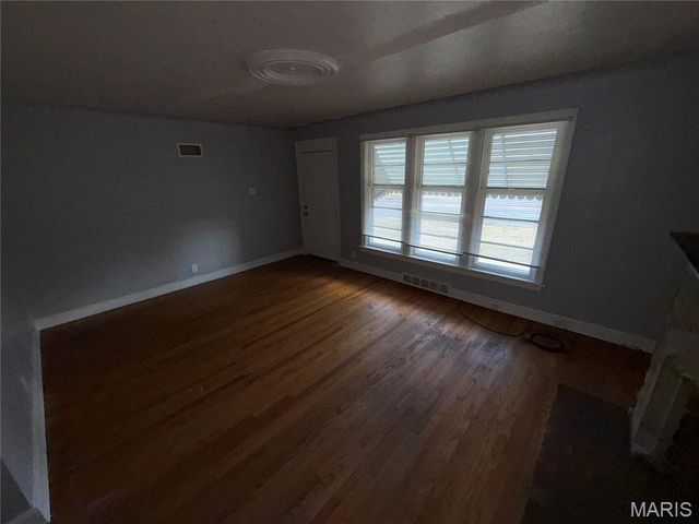 8841 Jennings Station Road, Jennings, MO 63136