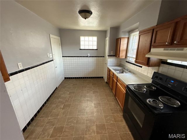 8841 Jennings Station Road, Jennings, MO 63136