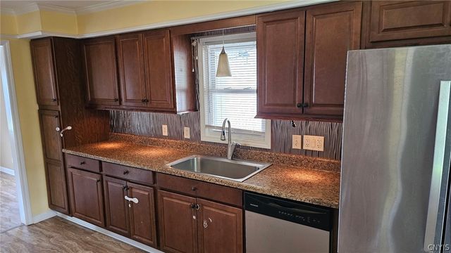 117 KIMBERLY Dr W, Camillus, NY 13219