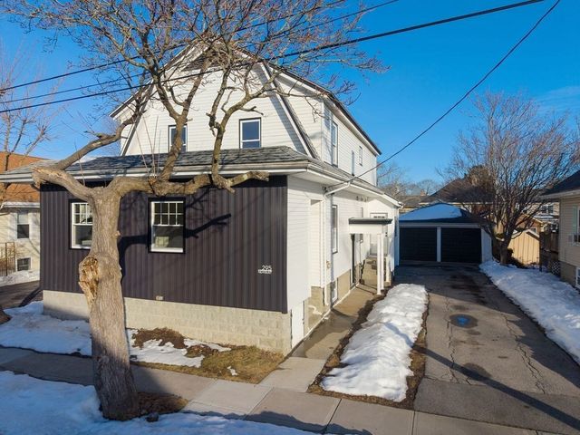 295 Newbury St, Fall River, MA 02720