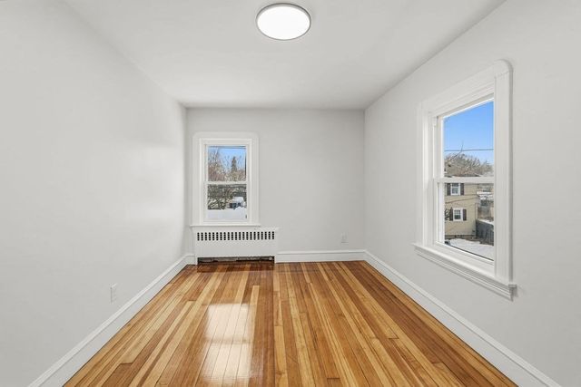 295 Newbury St, Fall River, MA 02720