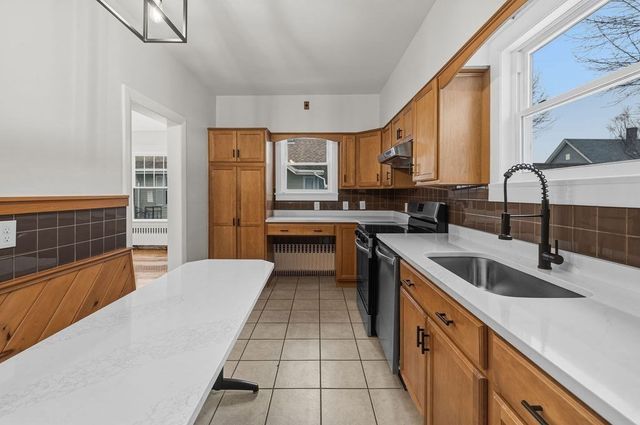 295 Newbury St, Fall River, MA 02720