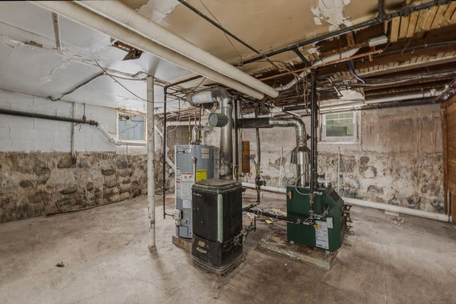 295 Newbury St, Fall River, MA 02720