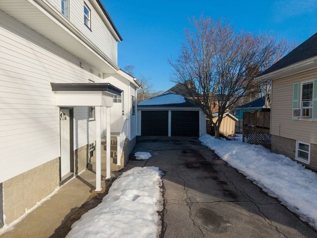 295 Newbury St, Fall River, MA 02720