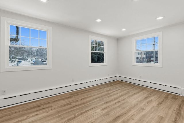 295 Newbury St, Fall River, MA 02720