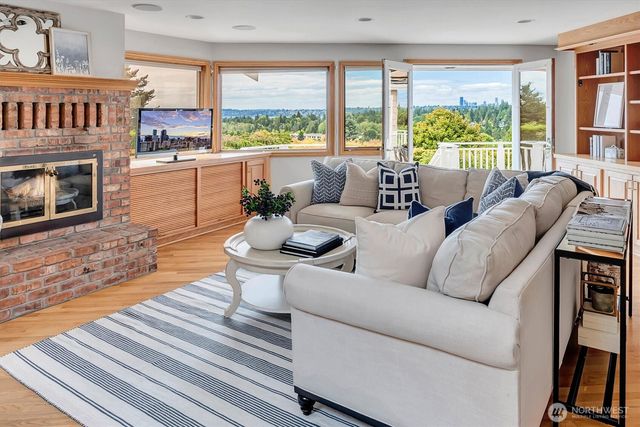 8900 NE 16th Street, Clyde Hill, WA 98004