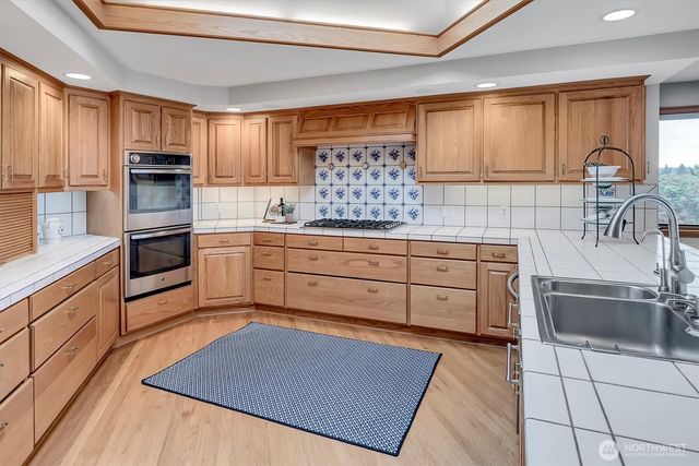 8900 NE 16th Street, Clyde Hill, WA 98004