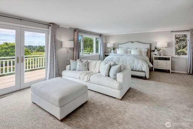 8900 NE 16th Street, Clyde Hill, WA 98004