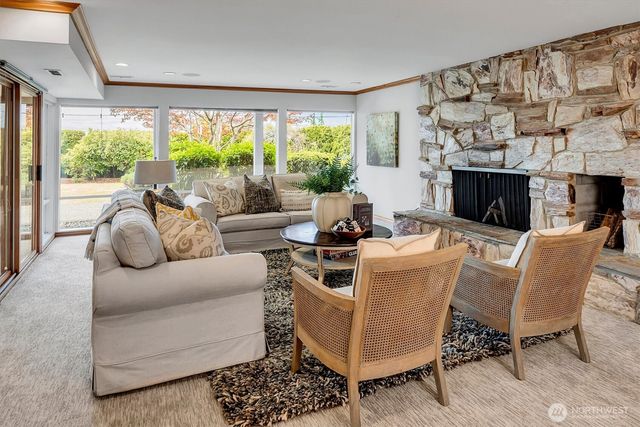 8900 NE 16th Street, Clyde Hill, WA 98004