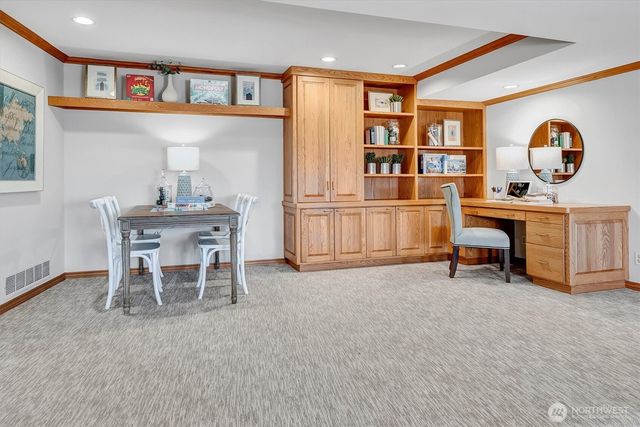 8900 NE 16th Street, Clyde Hill, WA 98004