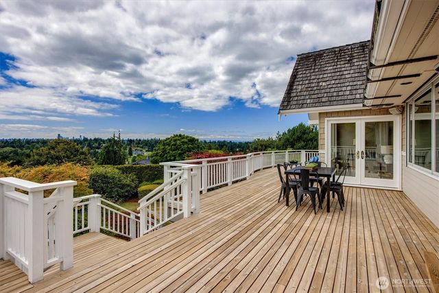 8900 NE 16th Street, Clyde Hill, WA 98004