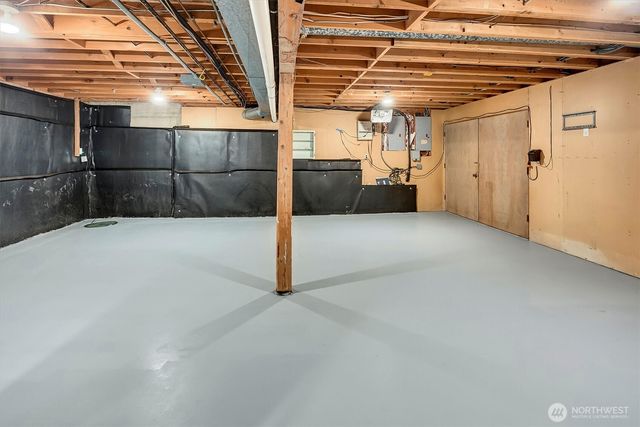 8900 NE 16th Street, Clyde Hill, WA 98004