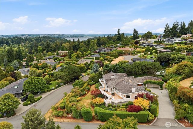 8900 NE 16th Street, Clyde Hill, WA 98004