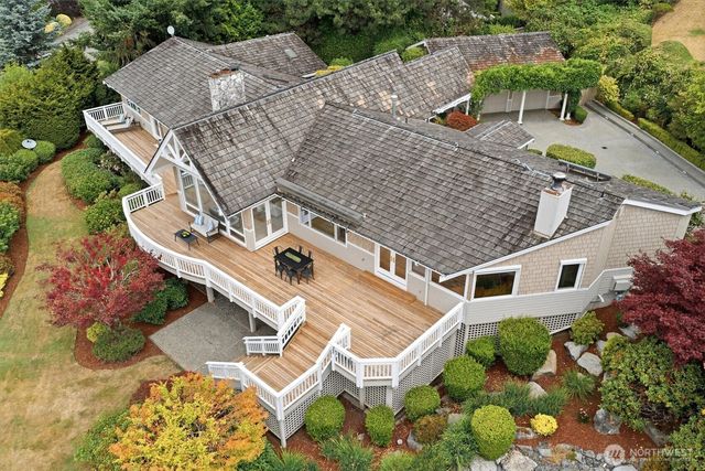 8900 NE 16th Street, Clyde Hill, WA 98004