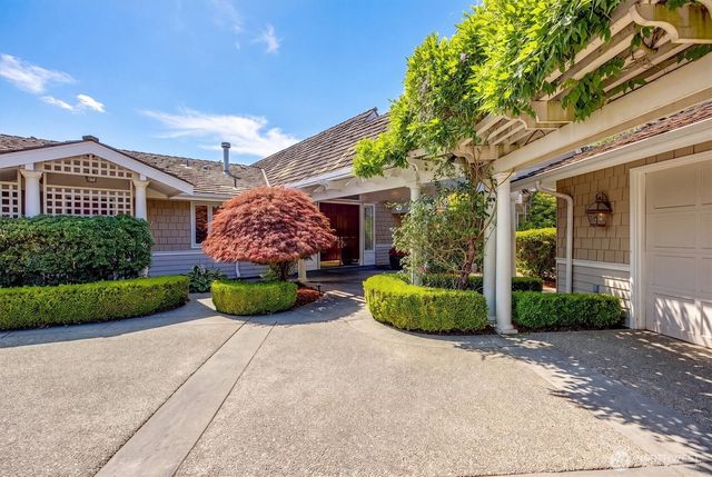 8900 NE 16th Street, Clyde Hill, WA 98004