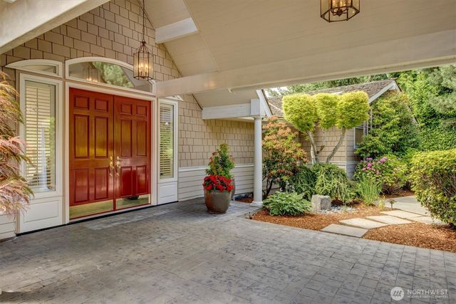 8900 NE 16th Street, Clyde Hill, WA 98004