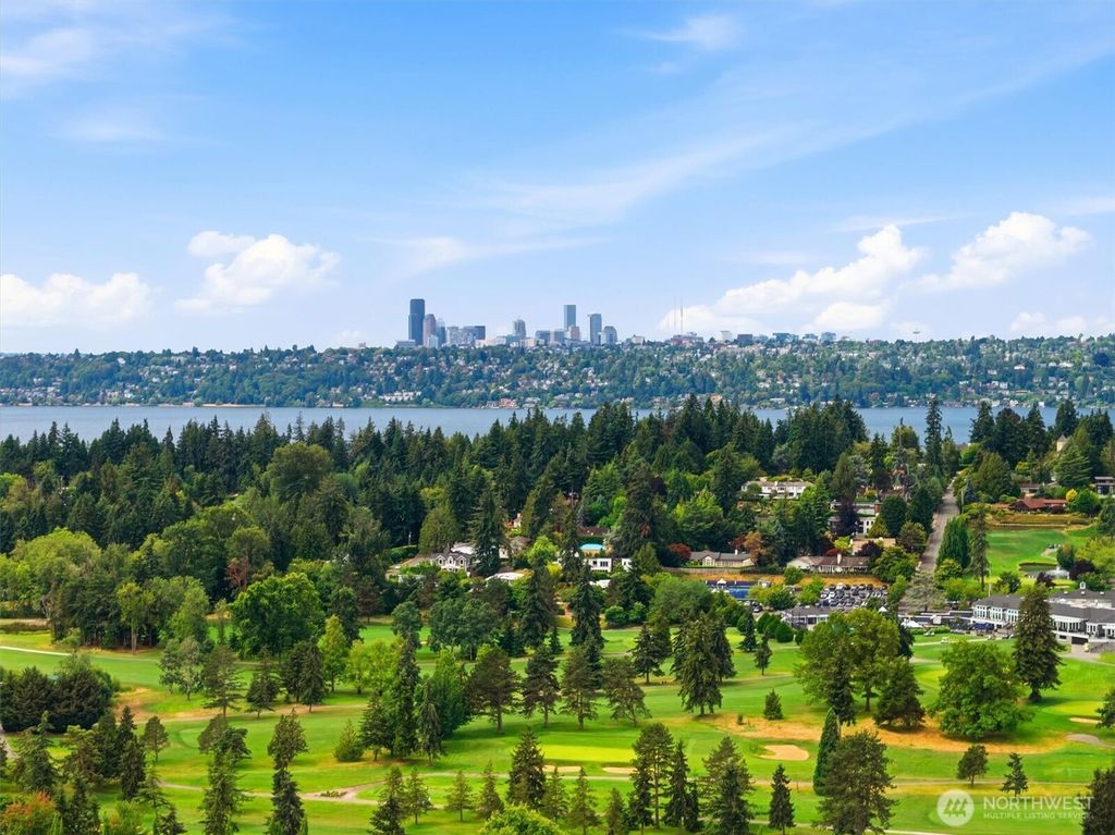 8900 NE 16th Street, Clyde Hill, WA 98004