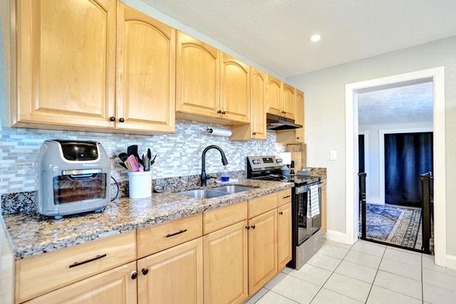 5740 SW 38th Street, Davie, FL 33314